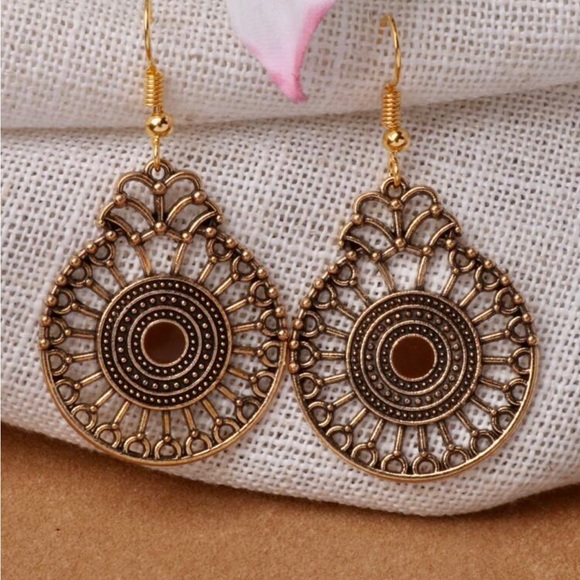 Bronze/Brown Lacquer Boho Hollow out drop earrings. - Picture 2 of 4